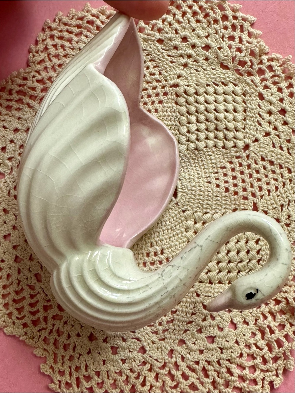 Vintage Swan Ceramic Bowl in Soft Pink and White - Picture 4 of 4